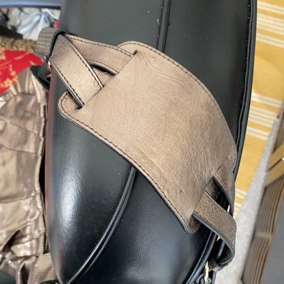 Alessandro Dell’ Acqua frilly bag in a bright gold - Picture 3 of 14